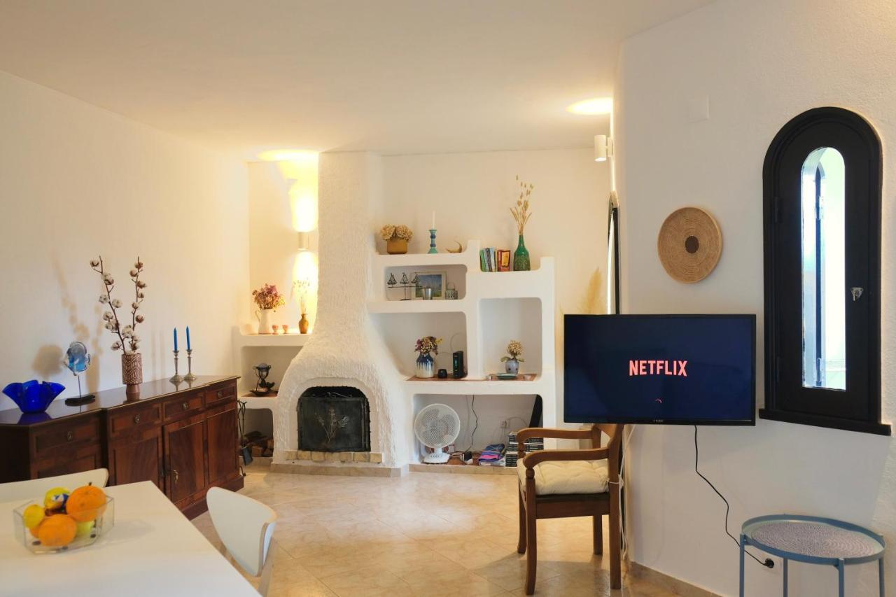 Peaceful & Spacious Apt With Parking & Queen Bed 카르보에이루 외부 사진